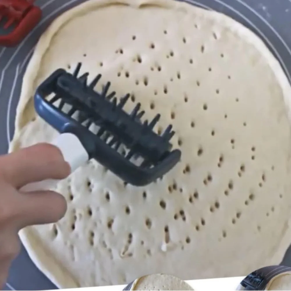 NIB Roller Hole Punch Pastry Baking Roller Bread Pin